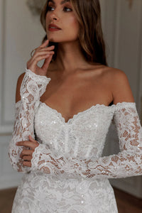 Expertly crafted with lace appliques and an elegant off shoulder design, the Robe Noemie is the perfect choice for any special occasion. The heart shaped neck adds a touch of romance to this elegant white mini dress. Make a statement and feel confident and beautiful all night long.