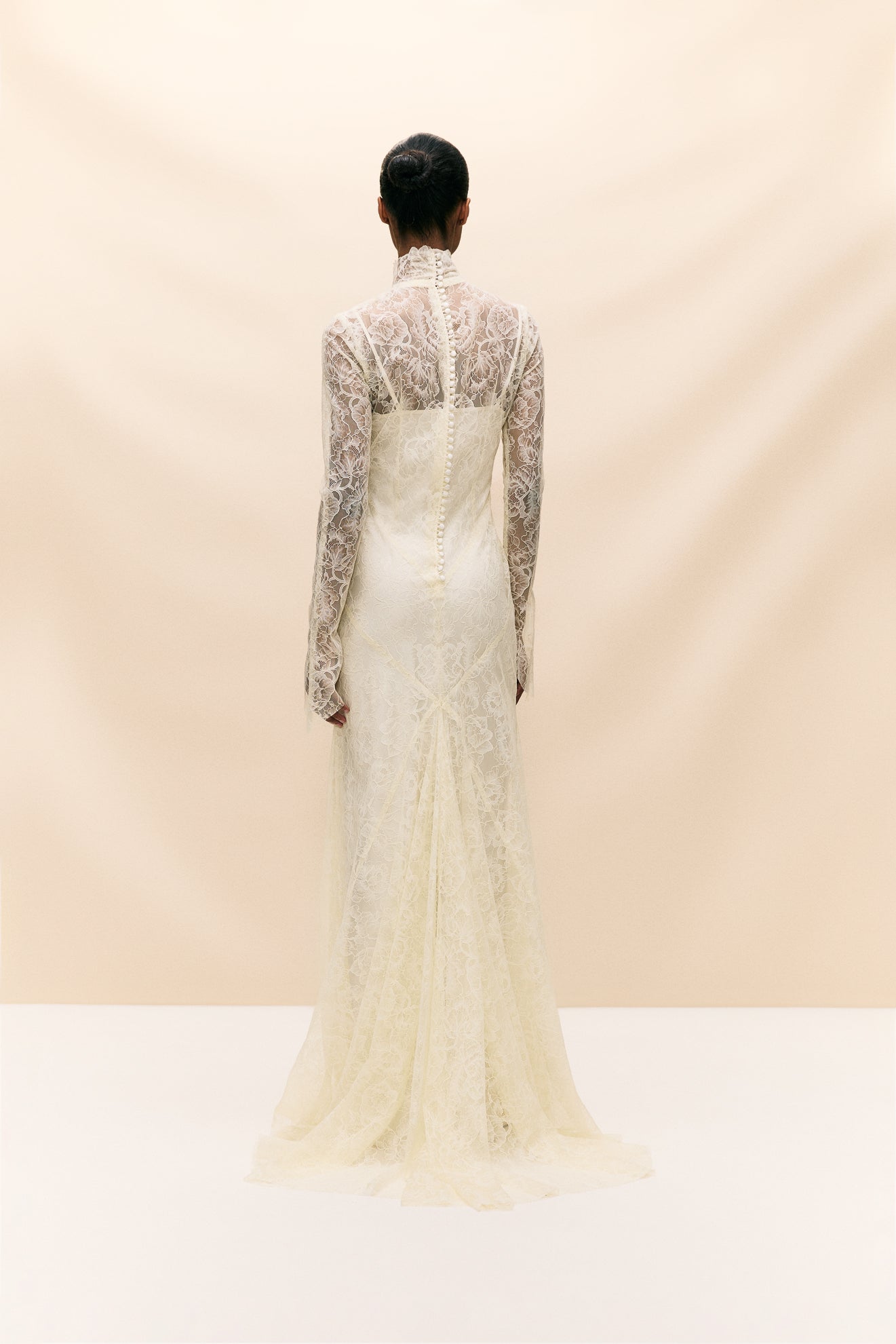 Look stunning on your special day with the Hermosa Dress, crafted from delicate vintage inspired lace that truly embodies our bohemian heritage. Featuring a flattering high neckline, long sleeves, and opulent button detailing, this style exudes effortless elegance. The romantic and sheer qualities of the lace add a touch of romance to your look.