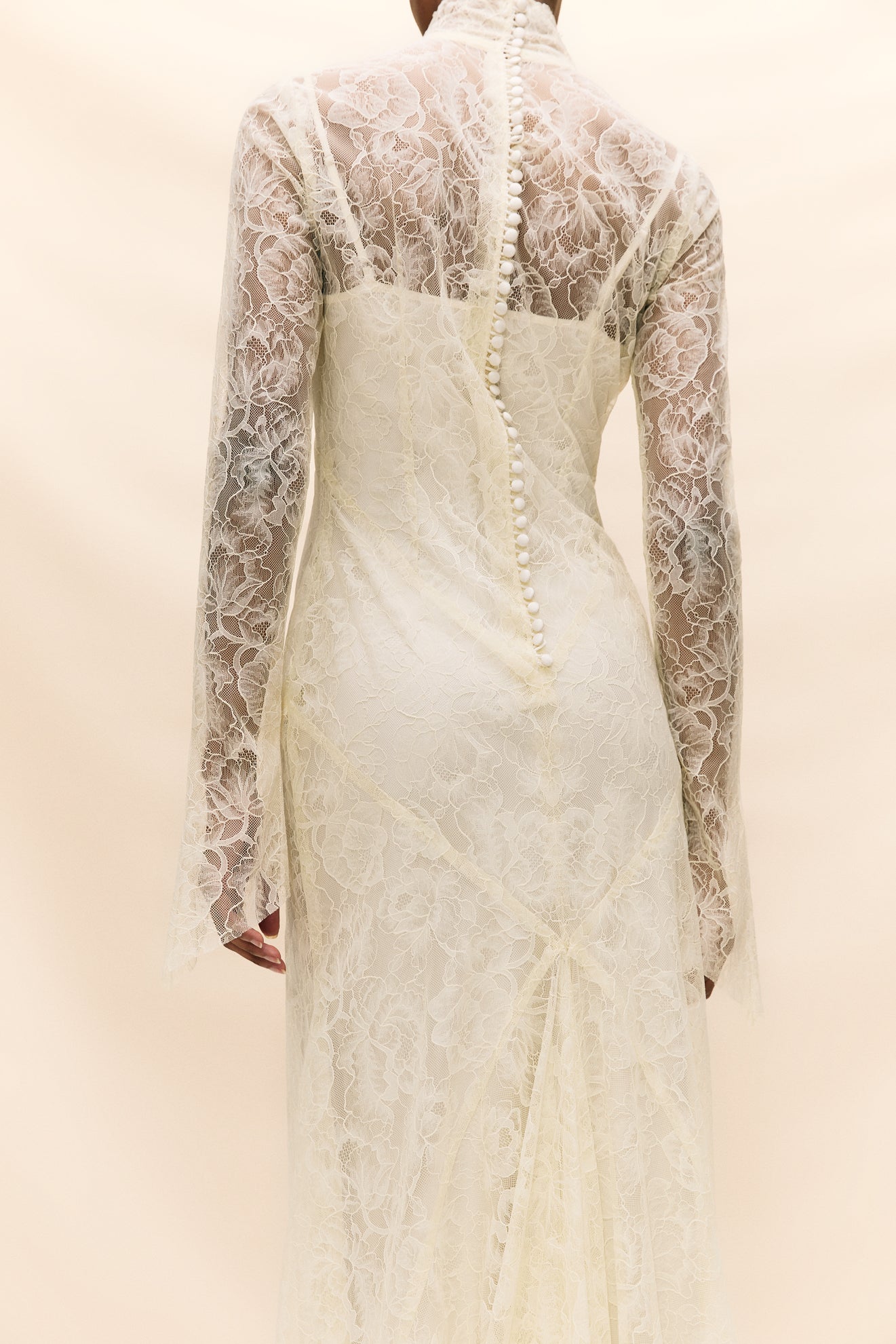 Look stunning on your special day with the Hermosa Dress, crafted from delicate vintage inspired lace that truly embodies our bohemian heritage. Featuring a flattering high neckline, long sleeves, and opulent button detailing, this style exudes effortless elegance. The romantic and sheer qualities of the lace add a touch of romance to your look.