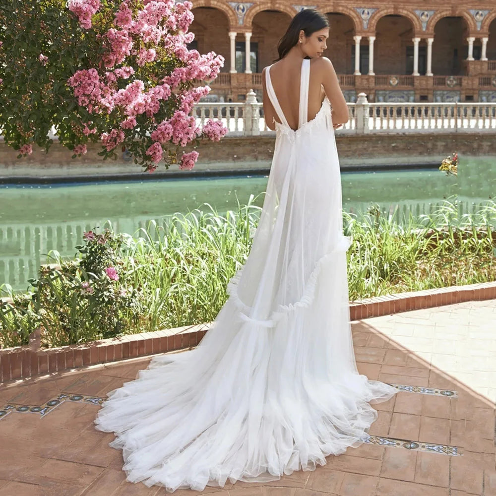 Make every moment count in this Robe Helene gown. The beauteous halter neckline and graceful A-line silhouette create a stunning bridal look. Satin criss-cross appliques adorn the backless design, while the civil floor length skirt will have you floating across the dance floor. Look amazing on your special day!