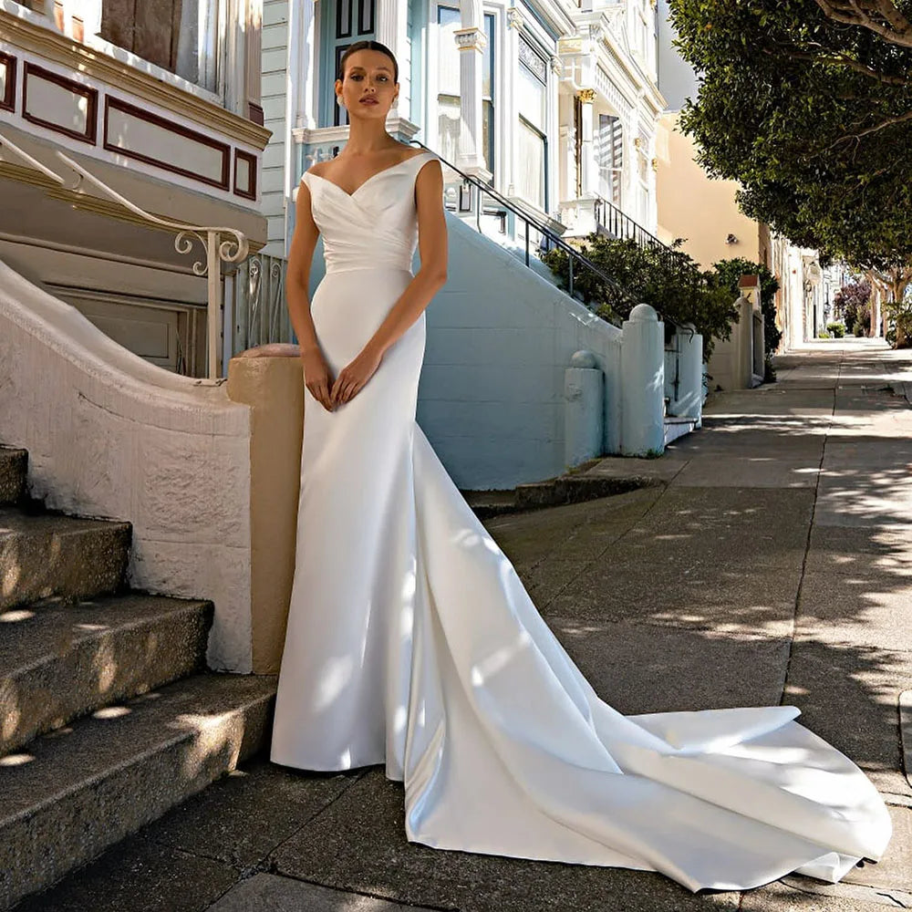 Get ready to make a statement in the Robe Alienor, with its elegant lace-up back and luxurious matte thick summer satin material. This mermaid wedding dress will have you feeling like a true alien beauty on your special day. Elevate your style with this stunning gown.