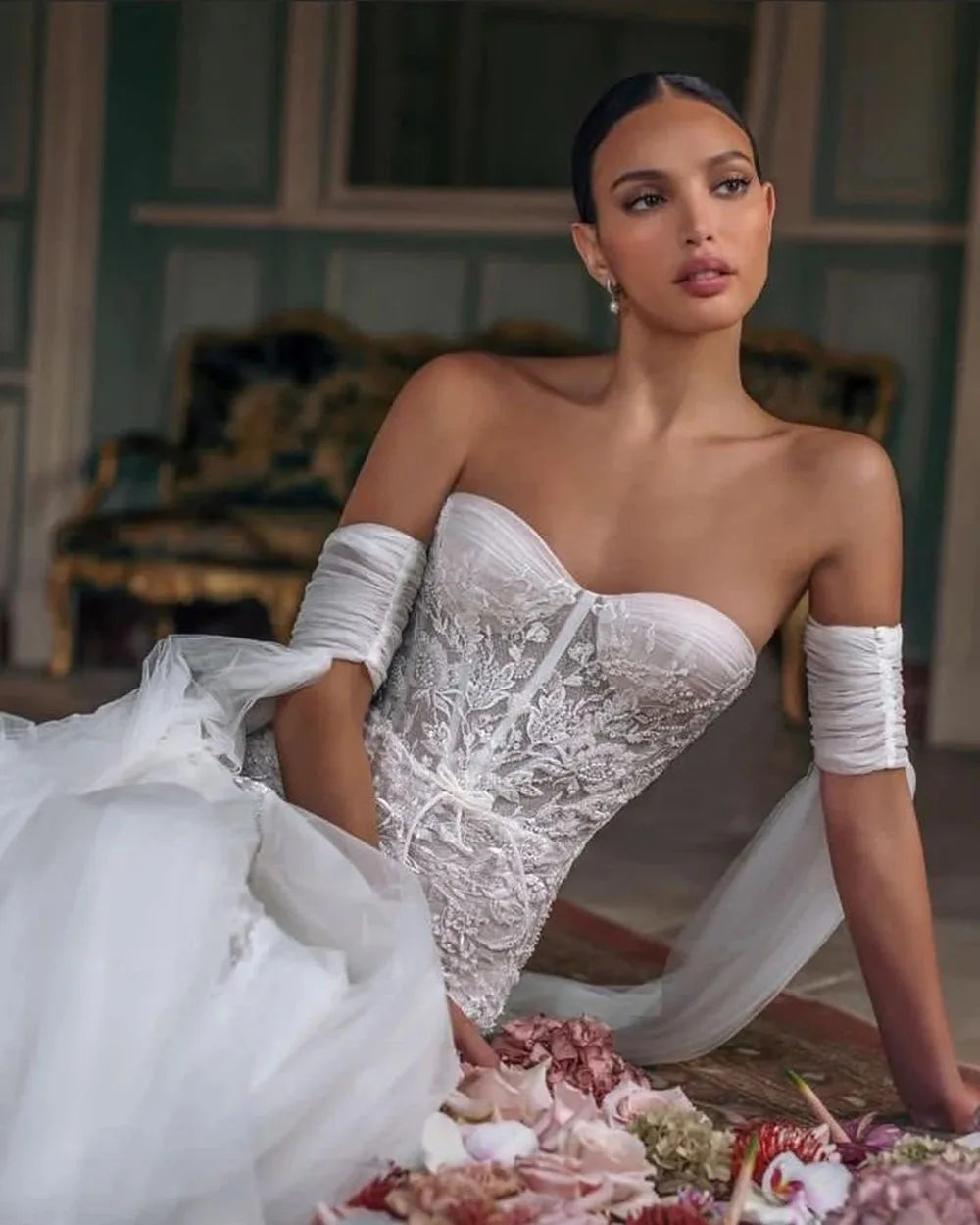 Look and feel like a princess on your special day with our Robe Caprice. This stunning gown features delicate tulle, intricate long sleeves, and a sweetheart neckline that exudes elegance. Perfect for any bride looking to make a statement.