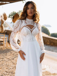 Feel like a boho bride in our Robe Lunette! This exquisite wedding dress features a detachable lace boloro, spaghetti straps, and a sweetheart neckline. The open back adds a touch of romance and femininity, perfect for your special day. Say yes to comfort and style with our Robe Lunette!