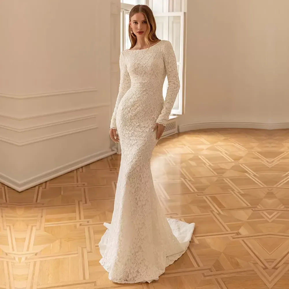 Experience the luxe and elegance of the Robe Coraline: a full long sleeve sheath crafted with exquisite lace, designed to perfectly accentuate your bridal look. Its classic silhouette is the perfect match for effortless sophistication and timeless beauty.