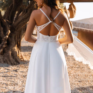 Feel like a boho bride in our Robe Lunette! This exquisite wedding dress features a detachable lace boloro, spaghetti straps, and a sweetheart neckline. The open back adds a touch of romance and femininity, perfect for your special day. Say yes to comfort and style with our Robe Lunette!